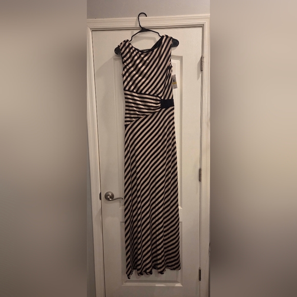 Truli Dresses & Skirts - NWT Elegant One Shoulder Striped Dress